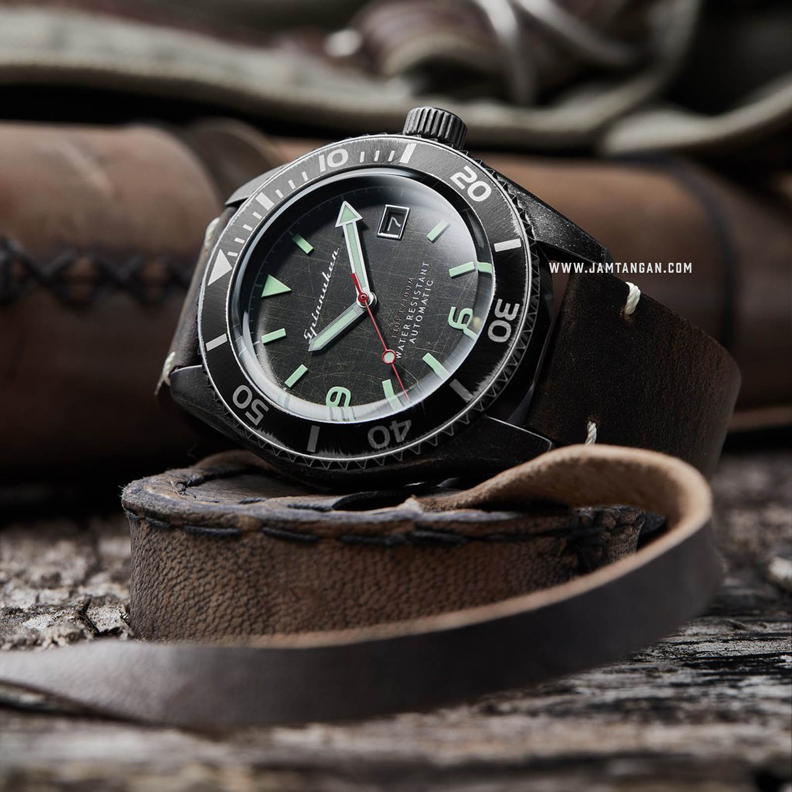Spinnaker SP-5065-01 Vintage Wreck Men Black Dial Dark Brown Leather Strap Machtwatch