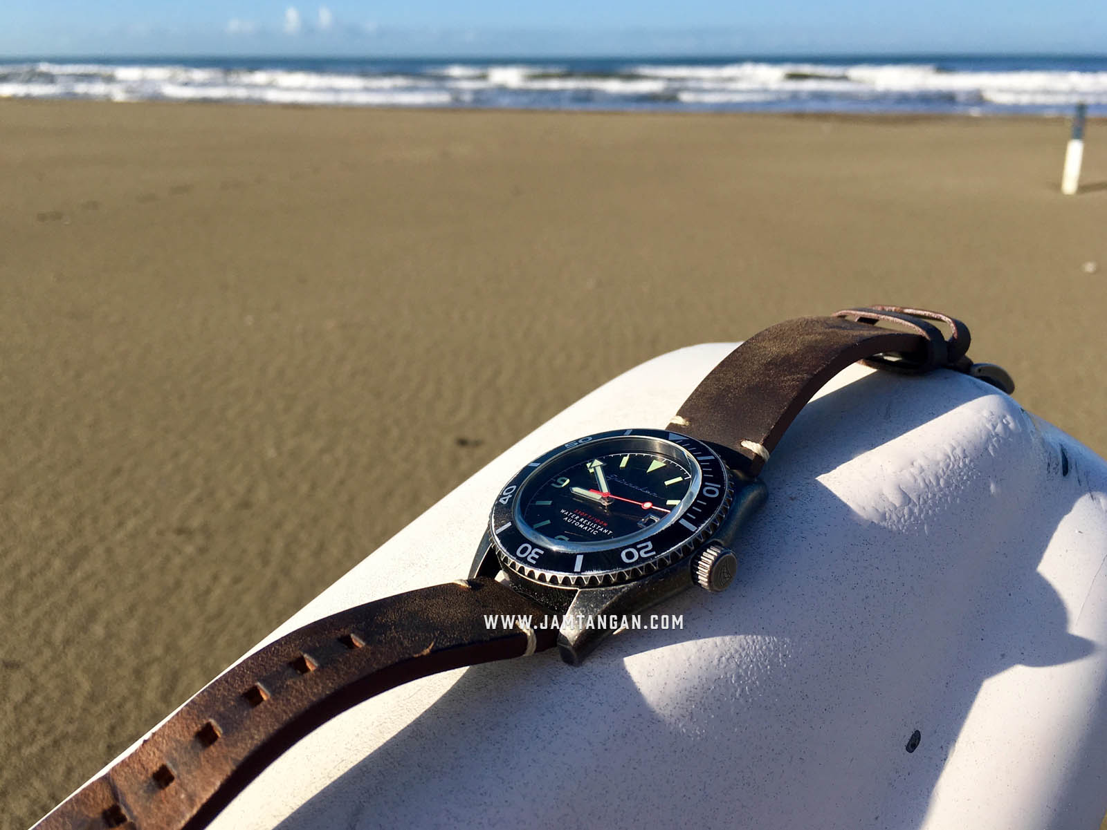 Spinnaker SP-5065-01 Vintage Wreck Men Black Dial Dark Brown Leather Strap Machtwatch