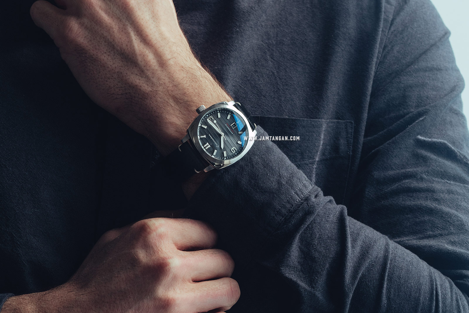Spinnaker Hull Riviera SP-5073-01 Men Black Dial Black Leather Strap Machtwatch