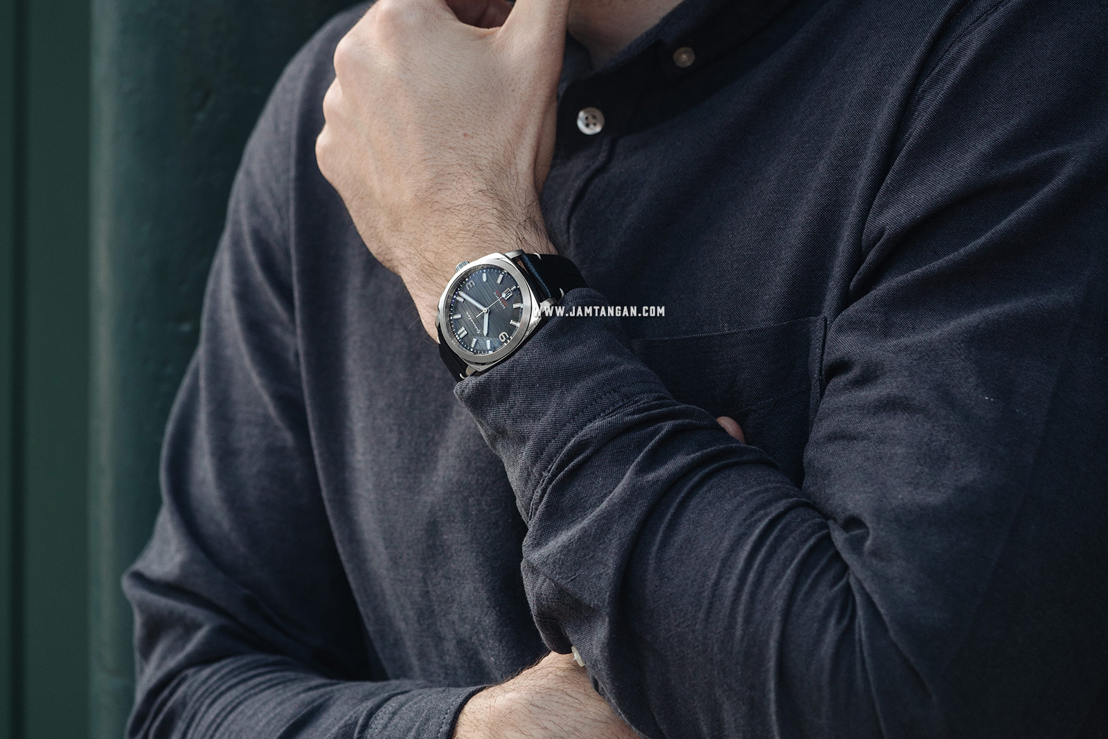 Spinnaker Hull Riviera SP-5073-01 Men Black Dial Black Leather Strap Machtwatch