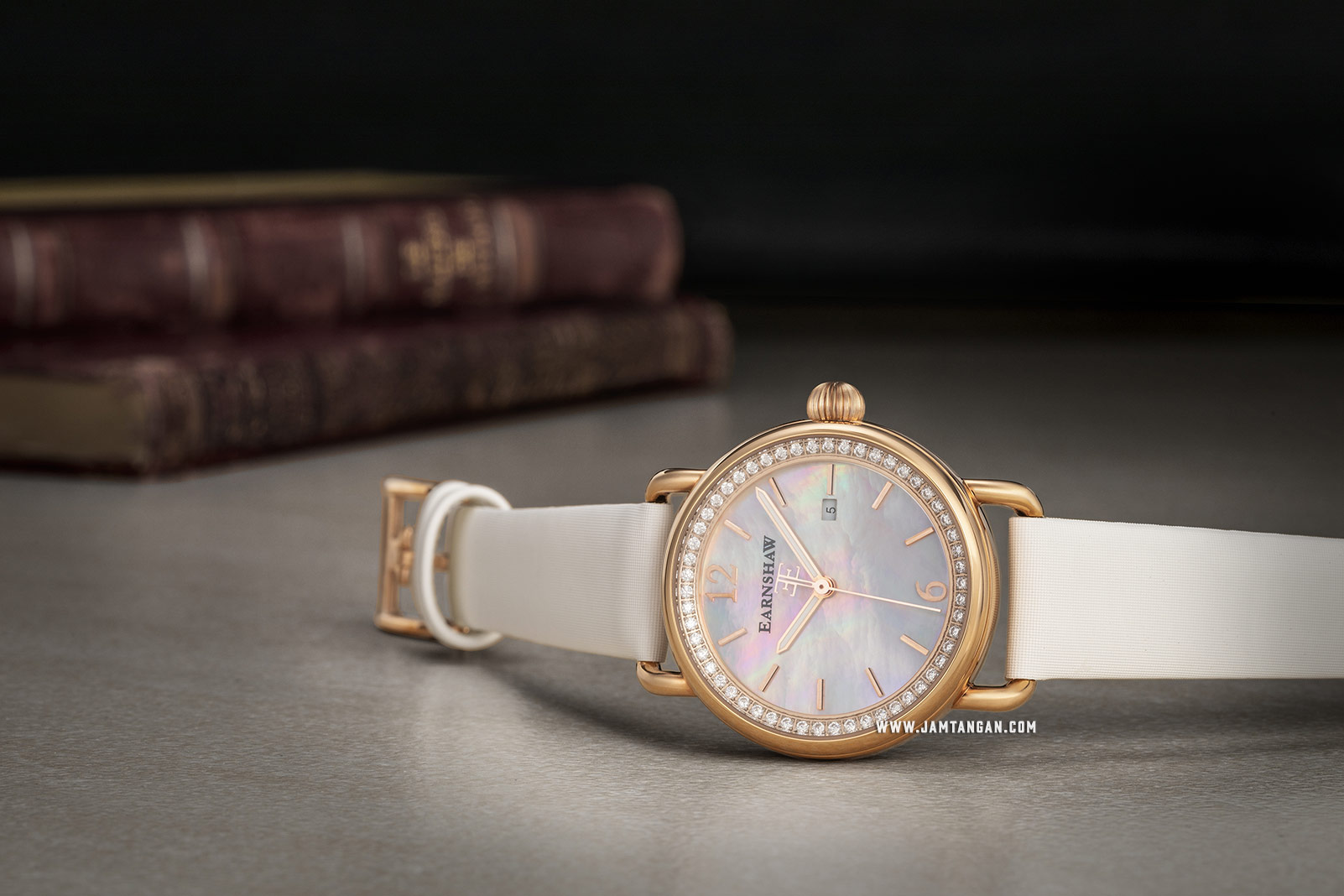 Thomas Earnshaw ES-8092-04 Investigator White Dial Beige Leather Strap Machtwatch
