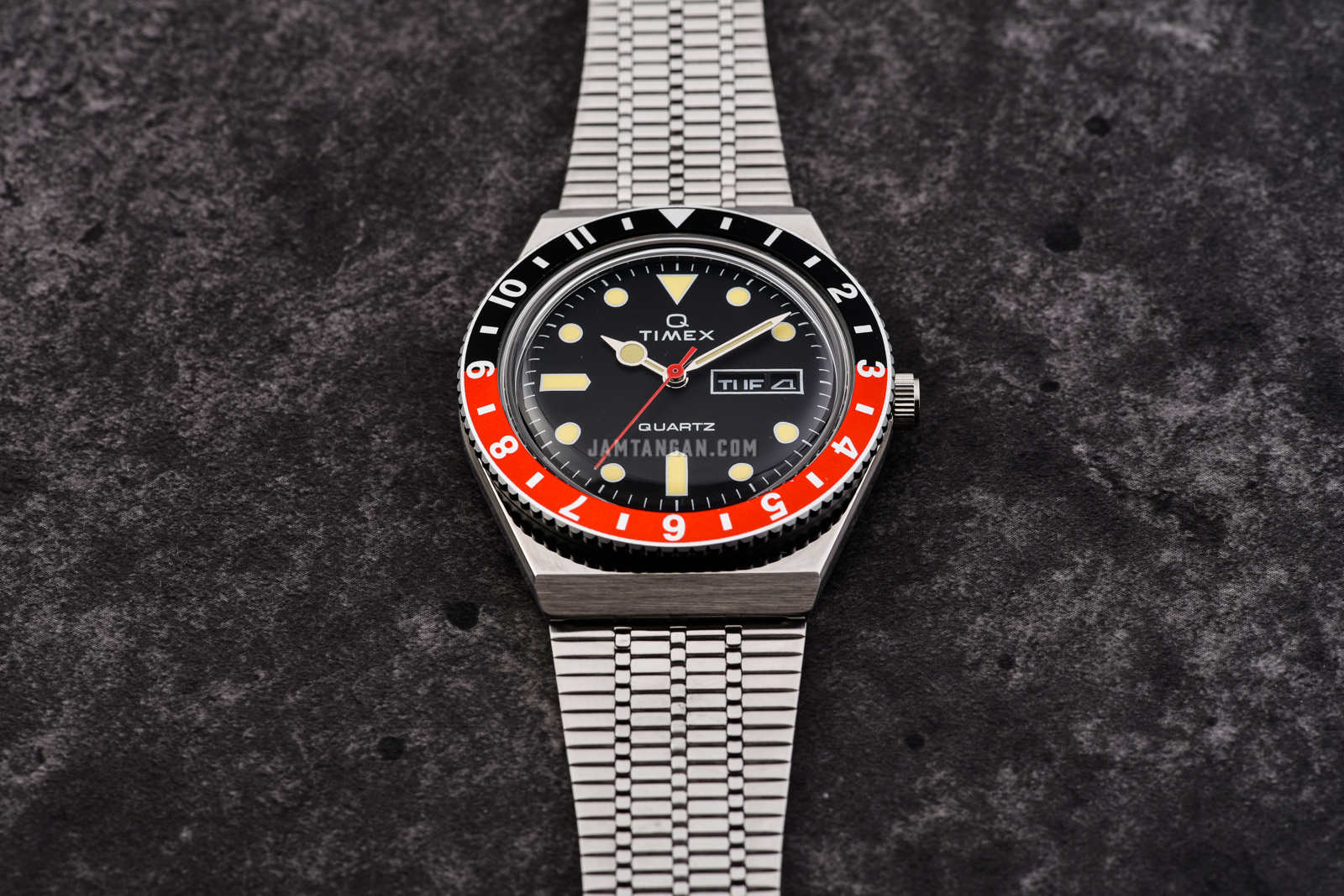 Timex Q Reissue TW2U61300 Black Dial 